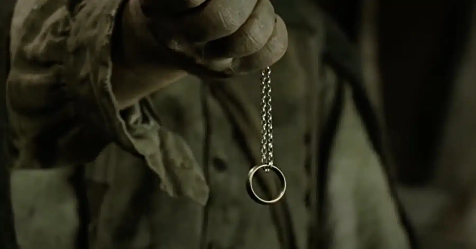 Sam holds the One Ring in Peter Jackson's film The Return of the King